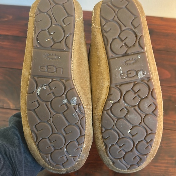 UGG Women's Brown Moccasin Slippers Size 7 - Picture 3 of 3